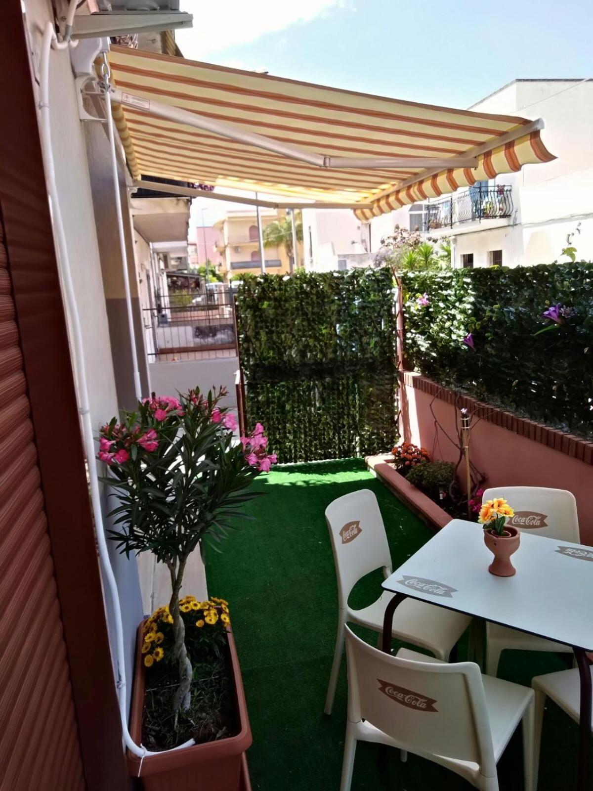 Holiday House Marlin Giardini Naxos Esterno foto